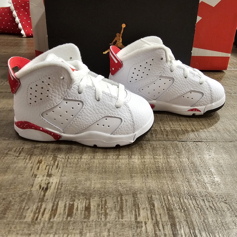 NWT Jordan 6 Retro White/Red/Black Size 6C